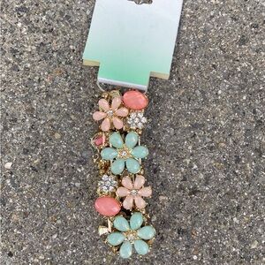 NEW Stretch flower bracelet with cz and faceted pastel colored beads, cute!